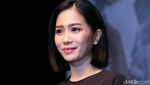 Pesona Bunga Zainal dengan Gaya Rambut Pendeknya