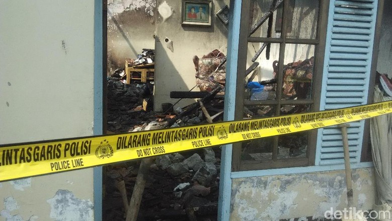 Detik-detik Ibu dan 2 Anaknya Tewas Terjebak Kebakaran di Cimahi Detik-detik Ibu dan 2 Anaknya Tewas Terjebak Kebakaran di Cimahi