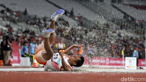 Atlet lompat jauh Indonesia Rasyidi menyumbangkan medali perunggu pada ajang Asian Para Games 2018, Jumat (12/10) di Jakarta. Begini aksinya.