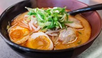 Berkunjung ke Plaza Senayan, jangan lupa mampir ke Taichan Japanese Restaurant. Restoran ini punya beragam topping yang bisa Anda tambah sesuai selera mulai dari menma, jagung manis, daging ayam, wakame serta butter yang wangi gurih. Pilihan ramennya ada Shio Butter Ramen, Chicken Ramen, Taichan Ramen, Stamina Ramen hingga Gyu Aona Ramen. Foto: Istock