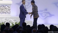 Jokowi menjadi pembicara dalam plenary session annual meeting IMF- WB. Acara ini merupakan satu rangkaian panjang karena ada diskusi yang melibatkan hampir seluruh peserta.