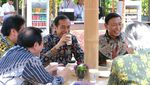 Gaya Jokowi Ngopi Santai di IMF-WB Bali