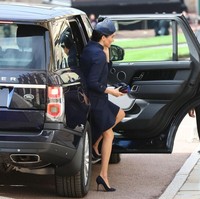 Meghan Markle tiba di pernikahan Putri Eugenie yang berlangsung di Windsor Castle, Windsor, Inggris, Jumat (12/10/2018). Meghan Markle datang bersama Pangeran Harry. (Foto: Getty Images)