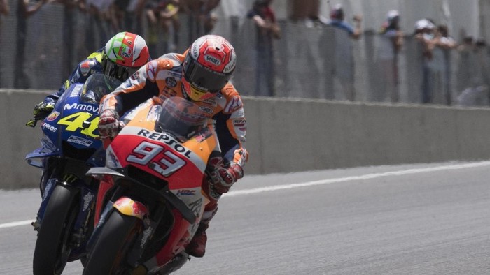 SCARPERIA, ITALY - JUNE 03: Marc Marquez of Spain and Repsol Honda Team leads Valentino Rossi of Italy and Movistar Yamaha MotoGP  during the MotoGP race during the MotoGp of Italy - Race at Mugello Circuit on June 3, 2018 in Scarperia, Italy.  (Photo by Mirco Lazzari gp/Getty Images)