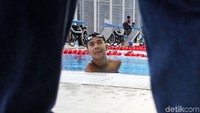 Mereka juga mendapat pengarahan sebelum bertanding.