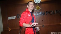 Ernest berharap pihak kepolisian dapat profesional menyelesaikan kasus itu. Ia juga berharap agar Fadli Zon tidak menyebar kabar-kabar yang bisa membuat keonaran lagi.