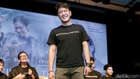 Dimas Anggara saat ditemui di acara film Dancing In the Rain di kawasan Senayan, Jakarta Pusat pada Kamis (11/10). Pool/Ismail/detikFoto.