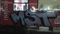 Ada dua kereta yang dicoret-coret. Istimewa/Dok. PT KAI.