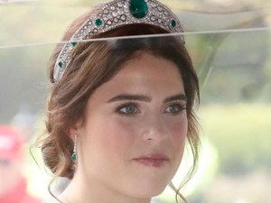 Menikah, Putri Eugenie Cantik Bergaun Putih & Pakai Tiara