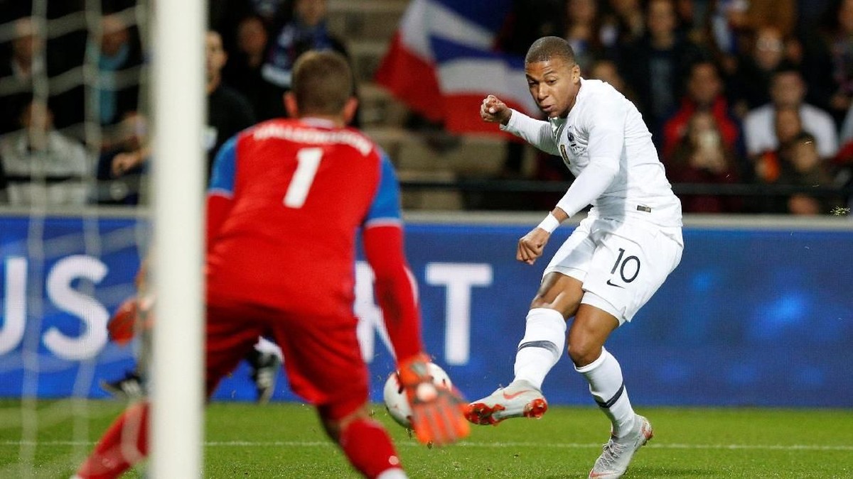 Kylian Mbappe menyelamatkan Prancis dari kekalahan di laga uji coba kontra Islandia. (Foto: Stephane Mahe/REUTERS)