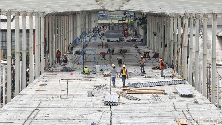 Pedagang di Skybridge Tanah Abang Dikenai Rp 500 Ribu Per Bulan Pedagang di Skybridge Tanah Abang Dikenai Rp 500 Ribu Per Bulan