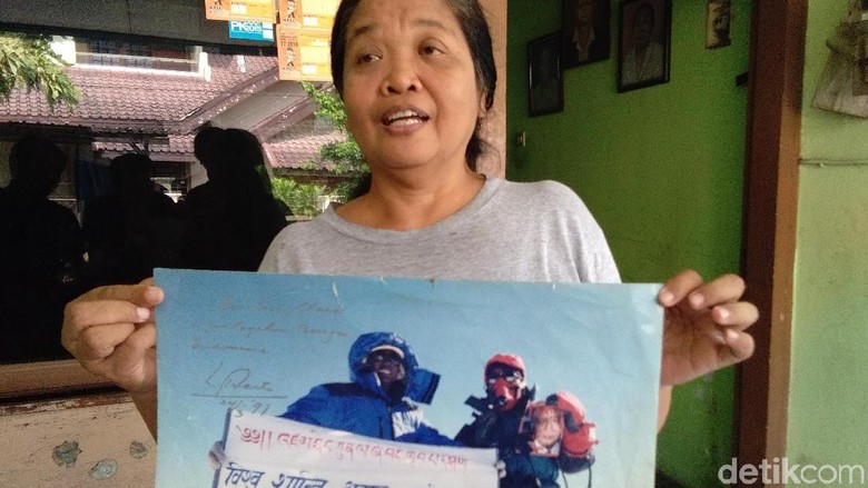 Clara Sumarwati, pendaki Indonesia pertama di puncak Everest (Usman Hadi/detikTravel) Clara Sumarwati, pendaki Indonesia pertama di puncak Everest (Usman Hadi/detikTravel)