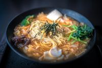 Ada Hot Dog, Tom Yum, dan Ramen Enak Buat Makan Siang di Pacific Place