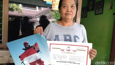 Foto: Clara, Pendaki Indonesia Pertama di Puncak Everest