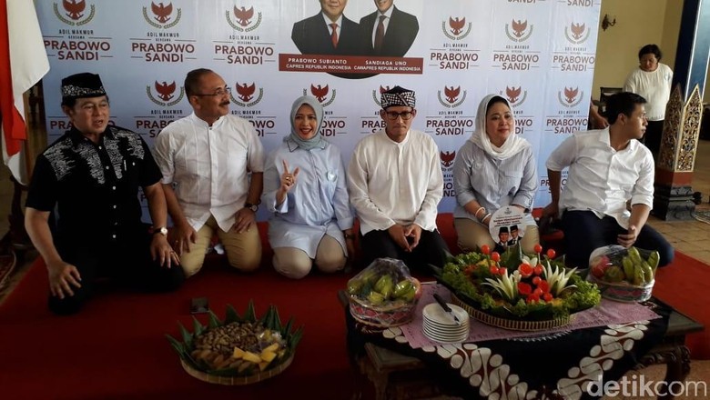 Sandiaga Resmikan Posko Pemenangannya di Rumah Keluarga Soeharto Sandiaga Resmikan Posko Pemenangannya di Rumah Keluarga Soeharto