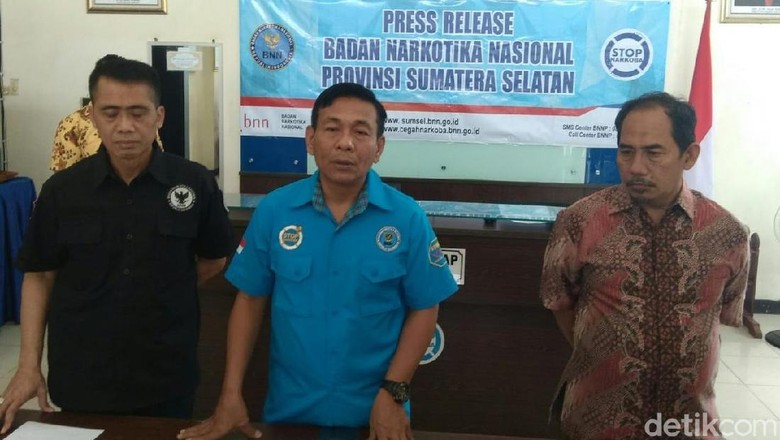 BNN Sumsel Tangkap 2 Oknum Polisi Positif Narkoba di Diskotek BNN Sumsel Tangkap 2 Oknum Polisi Positif Narkoba di Diskotek