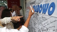 Perempuan Prabowo menyatakan dukungan lewat spanduk putih yang dipajang di lokasi acara.