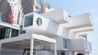 Didominasi warna putih dengan luas kafe 320 m2. Logo Starbucks dan goresan sedikit warna-warni membuat kafe ini tampil elegan. Foto: Starbucks.com