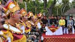 Gaya Jokowi Lepas Karnaval di IMF-WB Bali