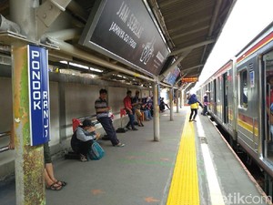 KRL Anjlok di Palmerah, Kereta Lain Tertahan 30 Menit