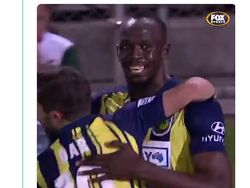 Usain Bolt Bikin Gol, Alexis Sanchez Kena Sindir