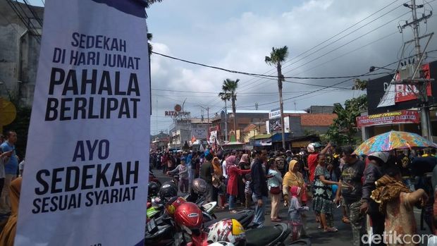 Tentang Banner 'Jangan Larung Sesaji karena Bisa Tsunami' di Cilacap