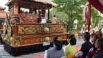 Gaya Jokowi Lepas Karnaval di IMF-WB Bali