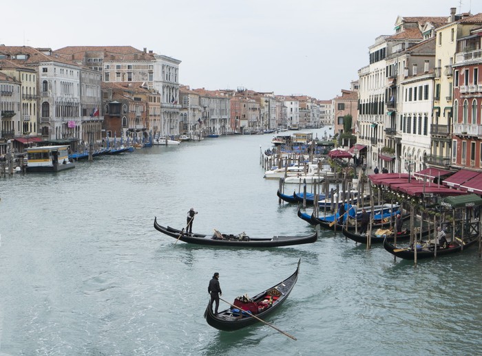 VENICE, ITALY - NOVEMBER 15:  Two gondola manouvers along an unusually empty Grand Canal around the Rialto area during the third day of strike by the transporters on November 15, 2013 in Venice, Italy.  The strike opposes the newly approved Venice council law that would impose strict controls and limits the traffic on the Grand Canal.  (Photo by Marco Secchi/Getty Images)