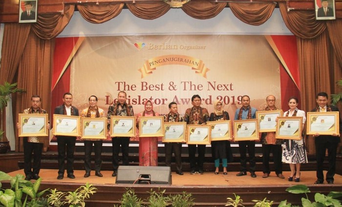 Dapat Best Legislator Award, Ketua DPR Janji Tingkatkan Kinerja