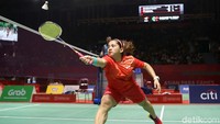 Tampil di hadapan penonton sendiri, Hary/Leani tampil garang sejak di gim pertama, terbukti mereka berhasil merebut game satu dengan poin 21-7.