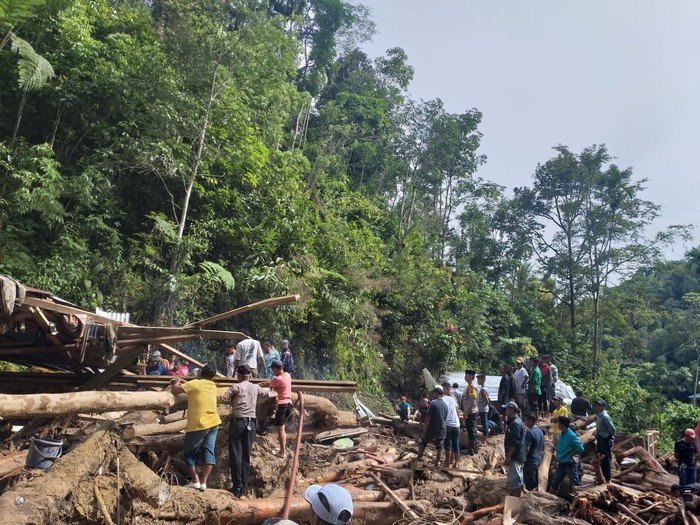 Korban Tewas Banjir Mandailing Natal Sumut Jadi 12 Orang