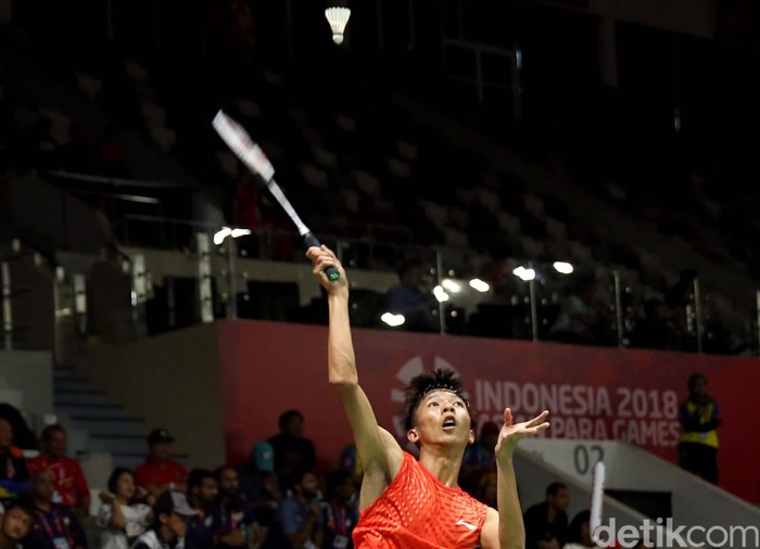 Para atlet Dheva Anrimusthi berhasil raih medali emas usai menangkan pertandingan all Indonesian Final. Dheva mengalahkan para atlet Indonesia Suryo Nugroho.