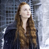 Tak hanya rambut pirang platinum, rambut cokelat kemerahan juga sempat jadi tren berkat serial ini. Terinspirasi dari karakter Sansa Stark dan Melisandre. Foto: istimewa