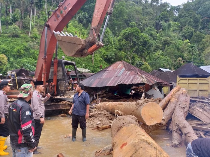 Korban Tewas Banjir Mandailing Natal 17 Orang, Mayoritas Anak Sekolah
