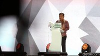 Dalam penutupan Asian Para Games 2018 itu pun Wakil Presiden Indonesia Jusuf Kalla (JK) memberikan sambutan. JK menilai panitia penyelenggara (INAPGOC) berhasil menjamu 2.888 peserta dari 43 negara, serta 8 ribu penonton, 800 jurnalis, penonton dan personel keamanan. Selain itu, JK pun mengungkapkan bahwa Asian Para Games menjadi momen penting dalam sejarah bangsa-bangsa Asia.