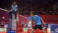 Ukun menambah medali perak untuk Indonesia usai gagal memenangkan pertandingan melawan para atlet asal India Bhagat Pramod dalam final pertandingan bulutangkis putra SL 3 di Istora, Senayan, Jakarta, Sabtu (13/10/2018).