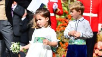 Kehadiran Pangeran George dan Putri Charlotte sontak mencuri perhatian di pernikahan Putri Eugenie. Foto: (Steve Parsons/Getty Images)