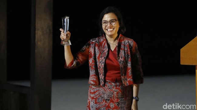 Dominasi GoPay dan OVO Bikin Sri Mulyani Khawatir