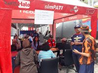 Suasana pusat pelayanan Telkomsel di Palu. 