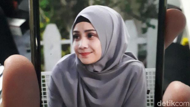Alasan Awkarin Tinggalkan Instagram, Ucapan Menyentuh Anak Sule untuk Ibu
