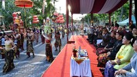 Didampingi Ibu Negara Iriana Joko Widodo, keduanya kompak mengenakan busana adat Bali.