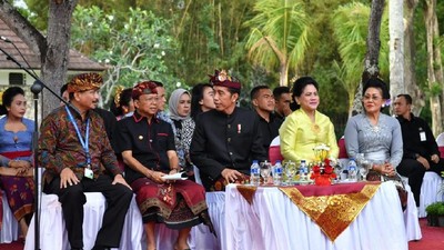 Gaya Jokowi Lepas Karnaval di IMF-WB Bali