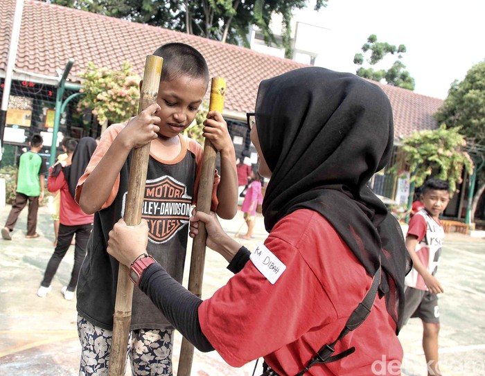 Melestarikan Permainan Tradisional bersama Anak-anak di RPTRA Melati - Cara Melestarikan Permainan Tradisional Gatrik