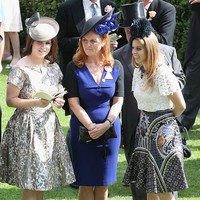 Anggota kerajaan Inggris yang kini disebut sebagai Andrew Mountbatten Windsor memiliki dua putri dari pernikahannya dengan Sarah Ferguson bernama Beatrice dan Eugenie.Foto: Getty Images