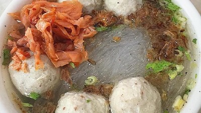 Awali Hari Sabtu dengan Sarapan Mie Bakso Ikan yang Gurih Hangat