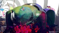 Beragam parade dengan mengusung kesenian tradisional semakin menyemarakkan penutupan Asian Para Games 2018 yang mengusung tema The Celebrations of Wonder itu.