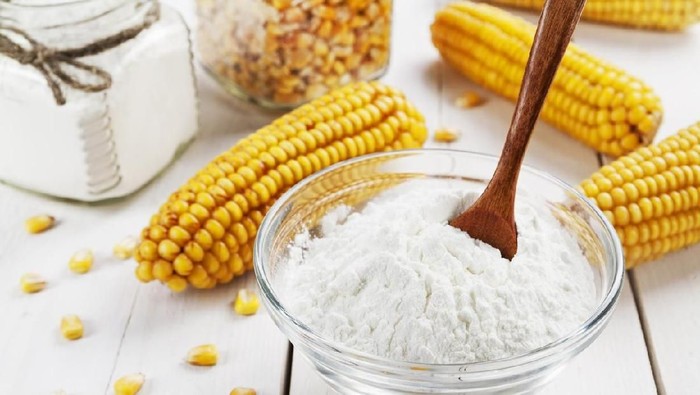 Starch and corn cob on the table
