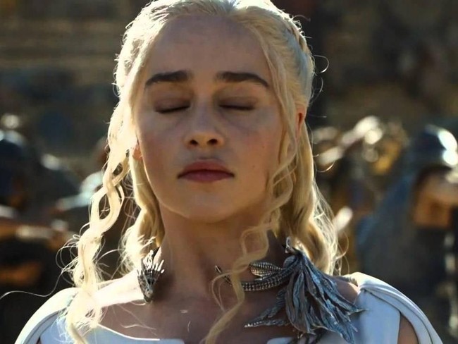 Alis tebal dan tegas juga jadi tren karena Game of Thrones. Tren kecantikan ini masih terinspirasi dari karakter Daenerys yang digambarkan memiliki alis lebat dan berwarna gelap. Foto: istimewa