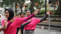 Mayoritas yang mengikuti zumba ini adalah wanita. Foto: Annissa/detikHealth