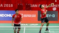 Dheva/Hafizh pun berhasil menyabet emas usai menumbangkan Suryo/Oddie dua gim sekaligus.